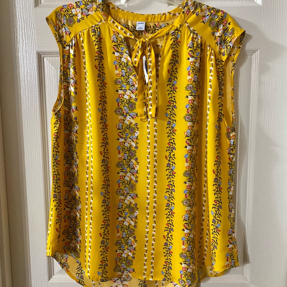 NWT-OLD NAVY FLORAL “ TASSEL DETAIL” BLOUSE/TOP